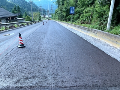 【我為群眾辦實事】 鶴峰:路面養護新技術打造文明示范公路 提升群眾滿意度