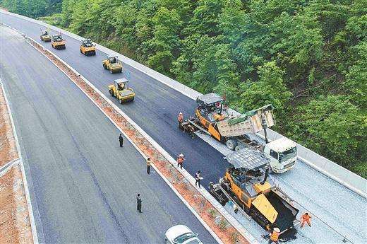 桂林去龍勝1小時(shí),去三江2小時(shí),這條高速本月開通后,你可以隨意浪